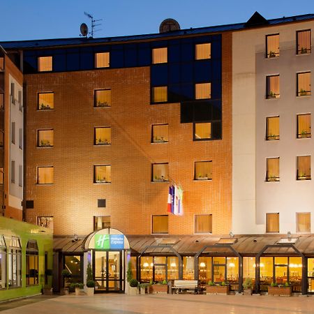 Holiday Inn Express Arras, An Ihg Hotel Ngoại thất bức ảnh