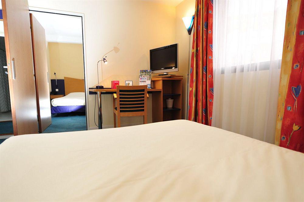 Holiday Inn Express Arras By Ihg Phòng bức ảnh